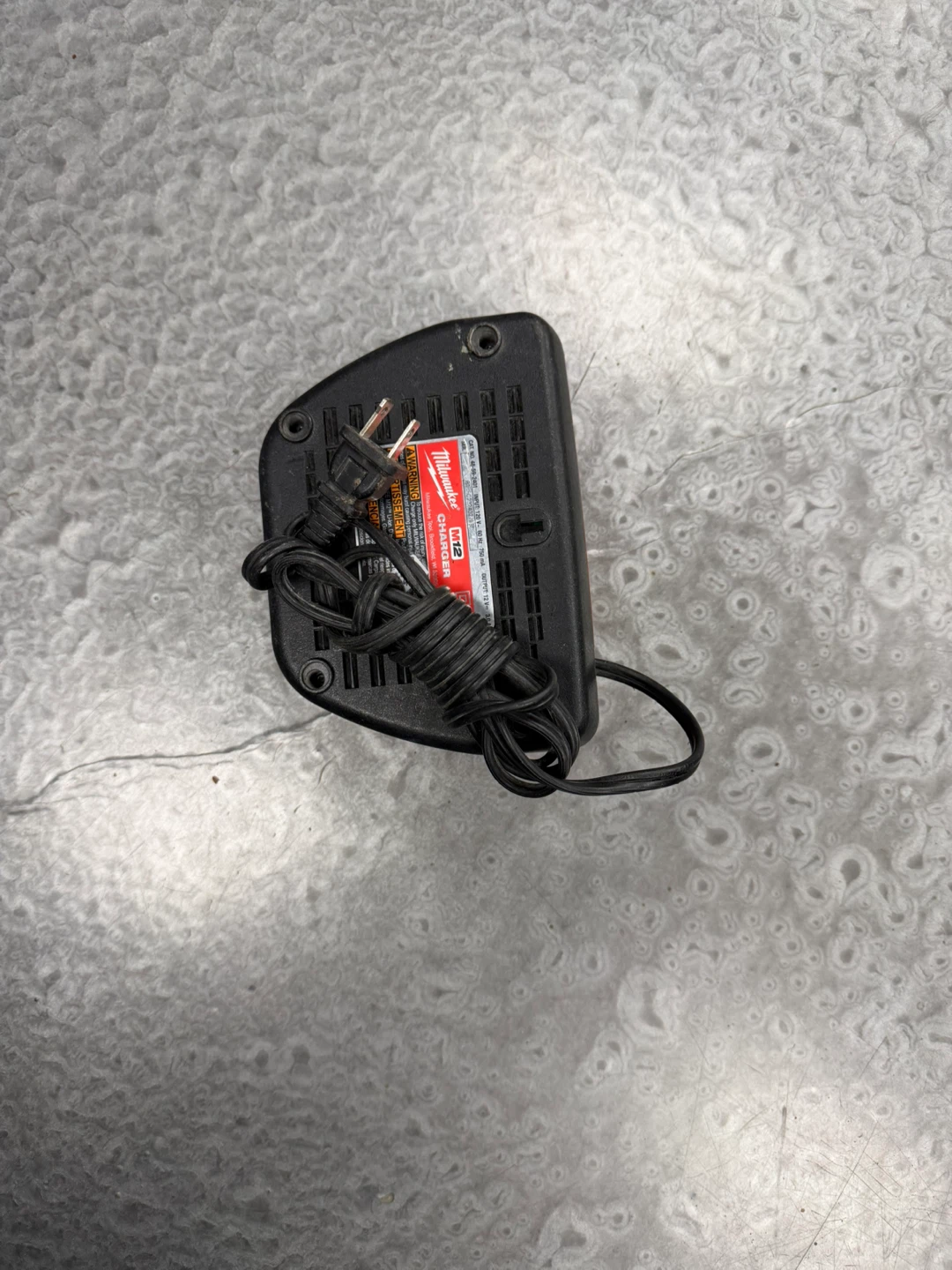 Milwaukee M12 Battery Charger - photo 3
