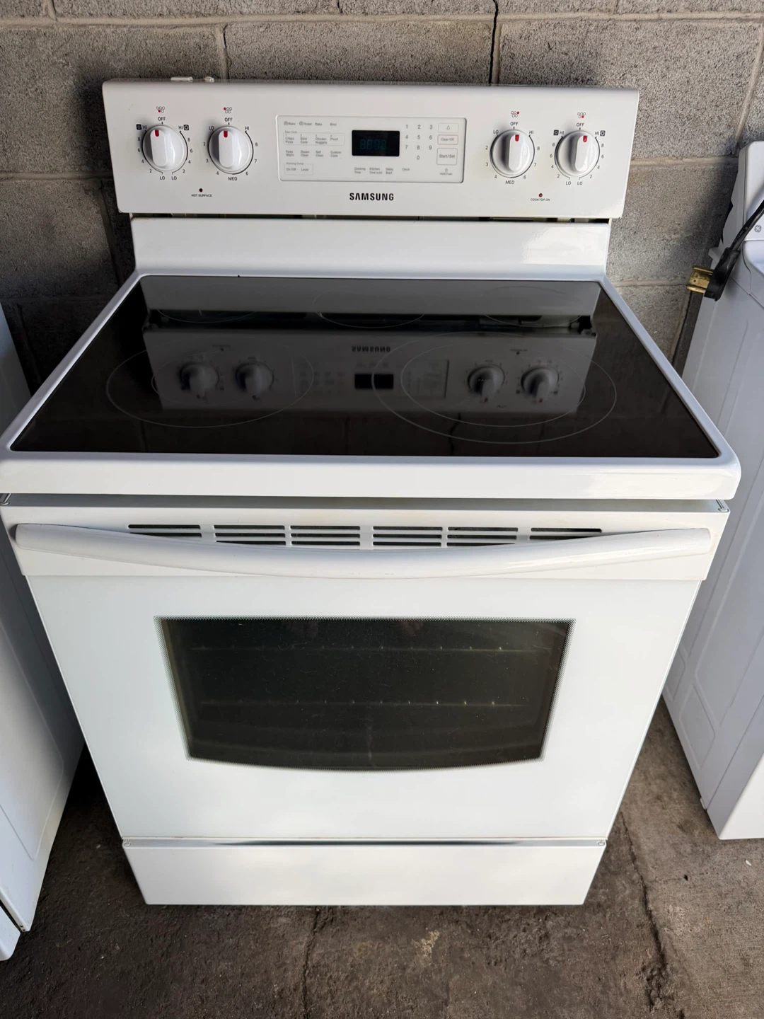 Samsung Electric Range with Smooth Top