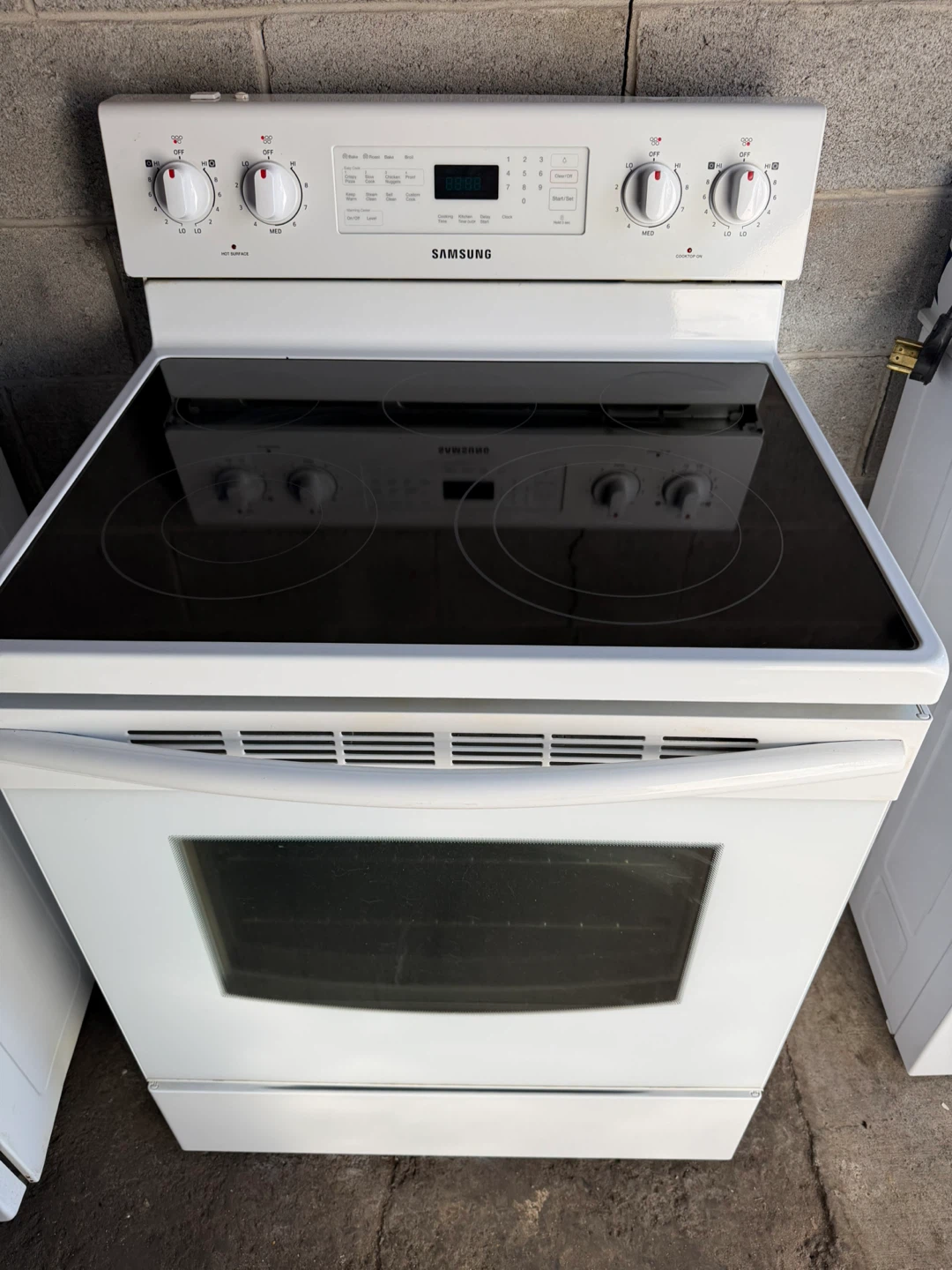 Samsung Electric Range with Smooth Top - photo 2