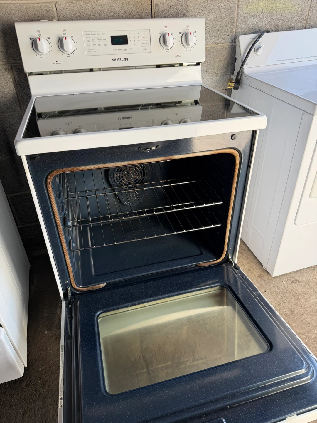 Samsung Electric Range with Smooth Top - photo 5