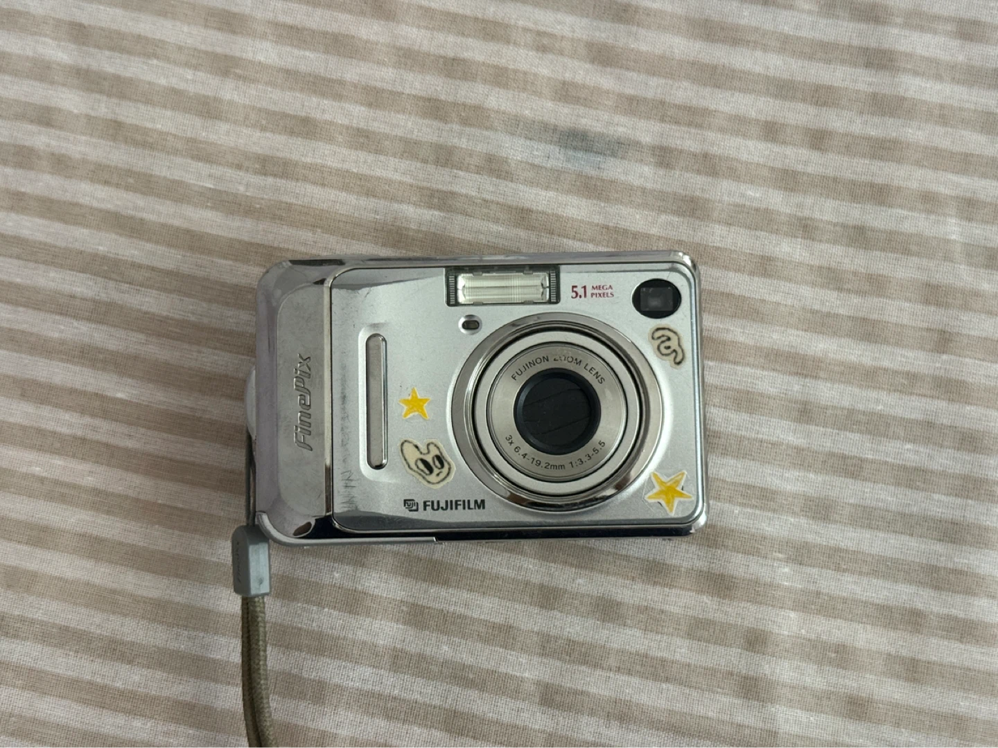 Well Functioning Fujifilm FinePix A500 Digital Camera - photo 2