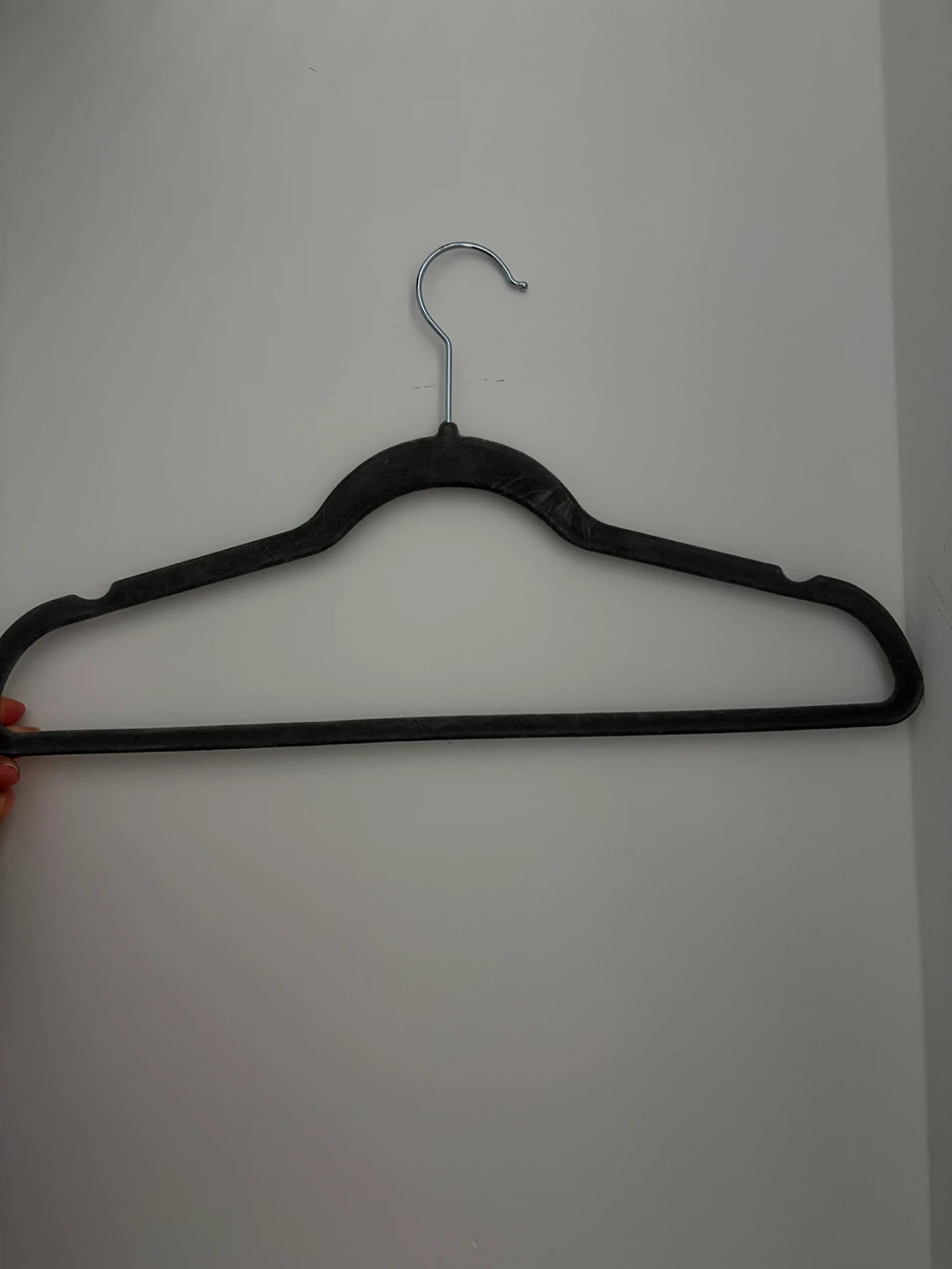 45 grey velvet hanger - photo 2
