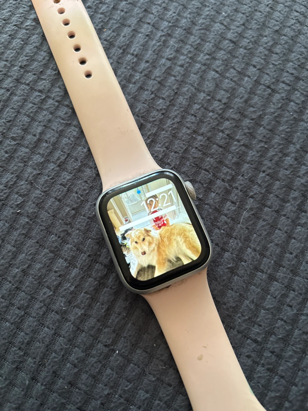 Apple Watch Series 4 40mm. Nike. Pink Sport Band