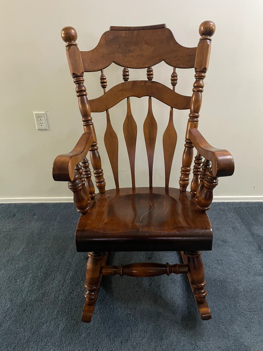 Wooden Rocking Chair - photo 3