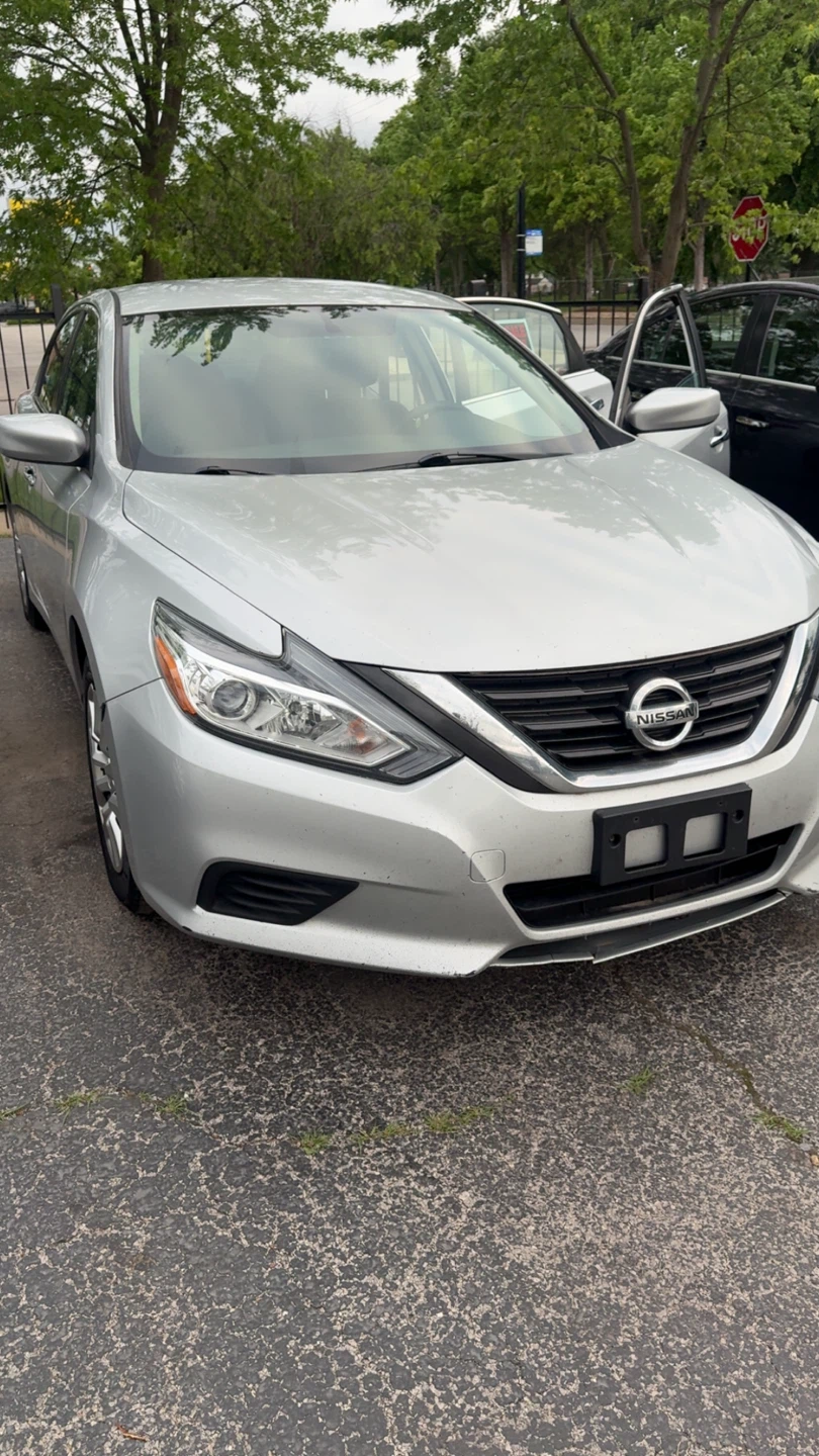 2016 Silver Nissan Altima Sedan