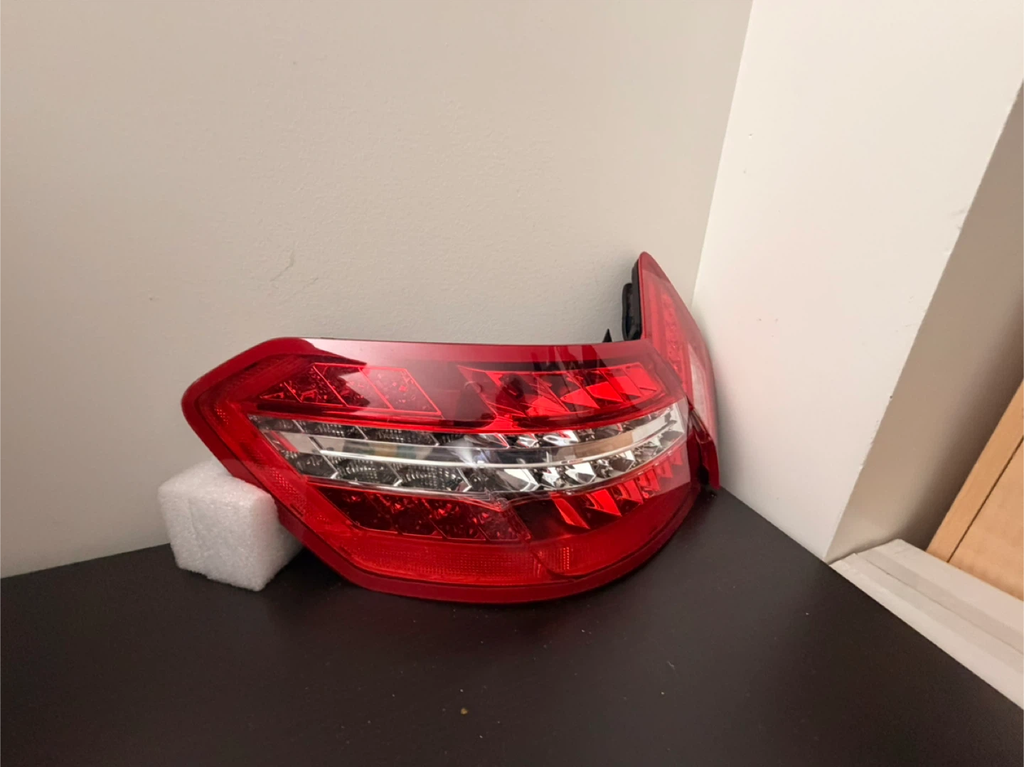 Mercedes-Benz E-Class Tail Light Assembly - photo 5