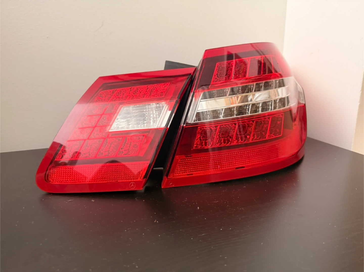 Mercedes-Benz E-Class Tail Light Assembly - photo 3