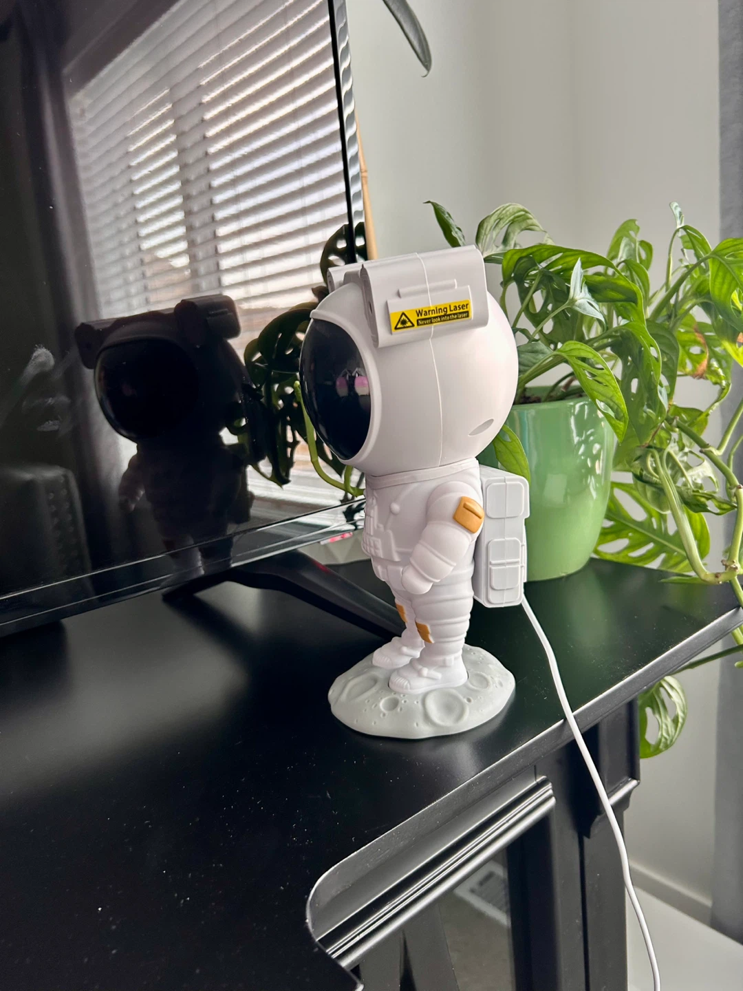 Astronaut Star Projector Night Light - photo 3