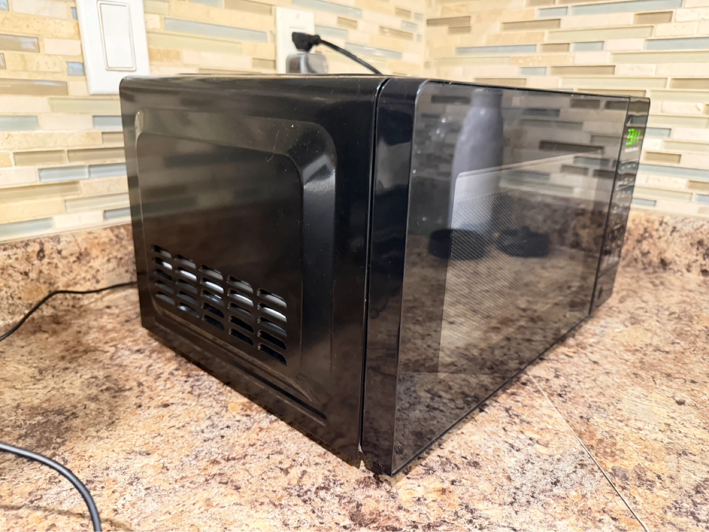 Hamilton Beach Microwave - photo 2