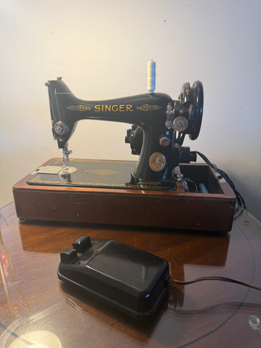 Vintage Singer Sewing Machine - photo 2
