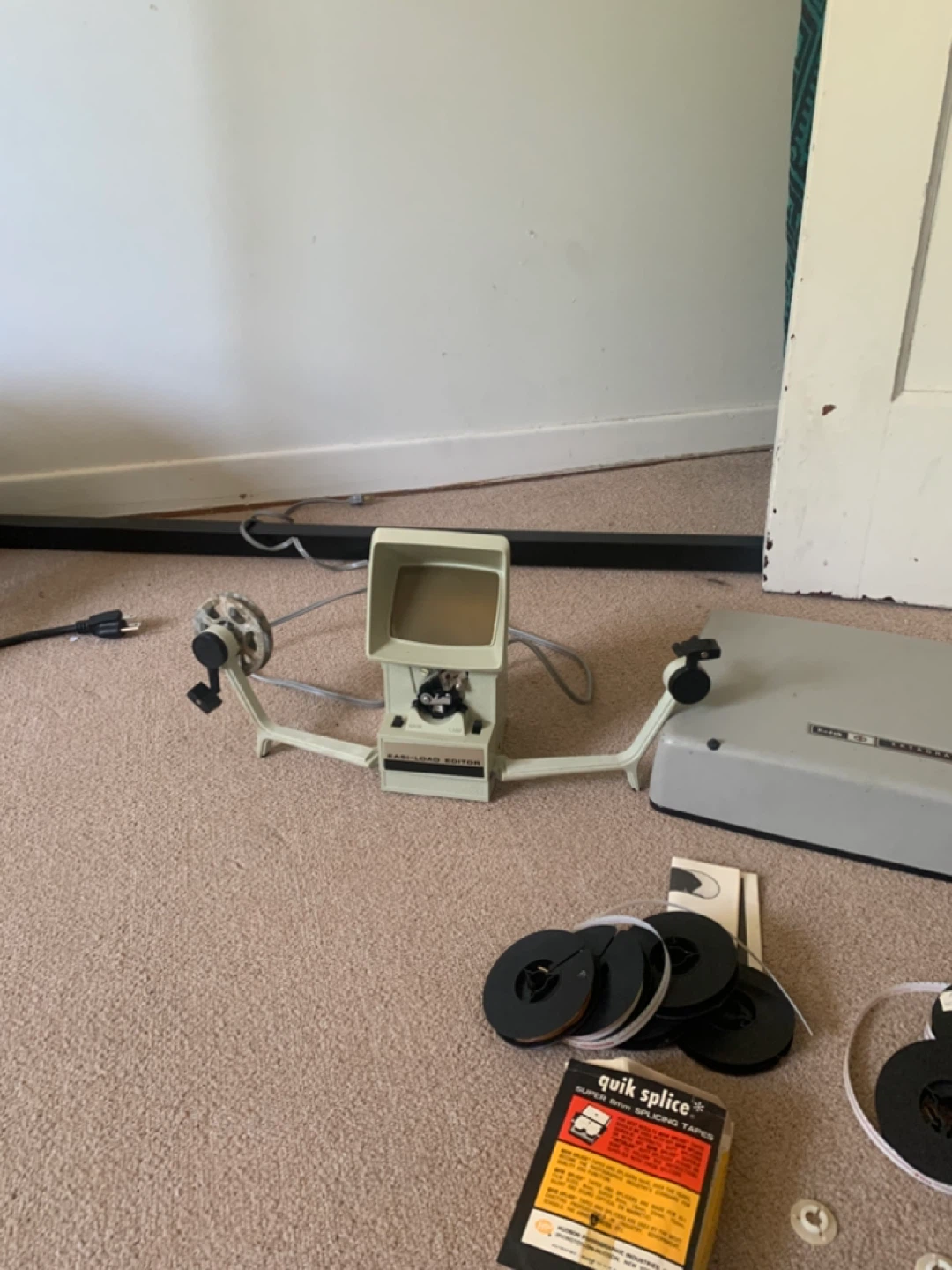 Kodak Ektagraphic 8 Projector and Editor Bundle - photo 4