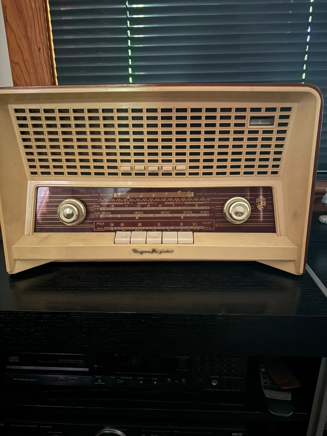 Vintage Rogers Majestic Tube radio