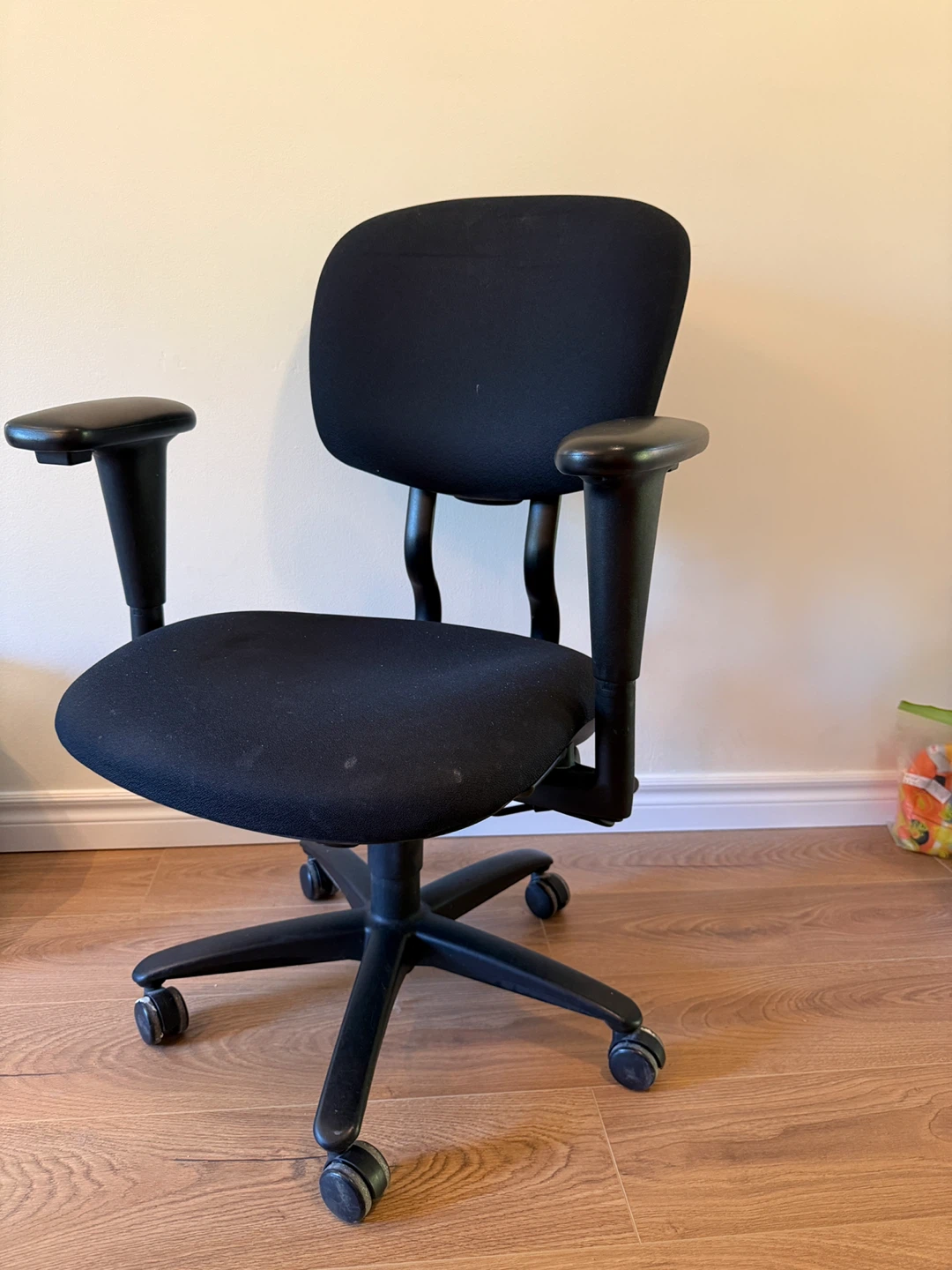 Black Office Chair - photo 3
