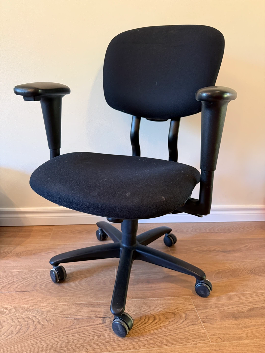 Black Office Chair - photo 4