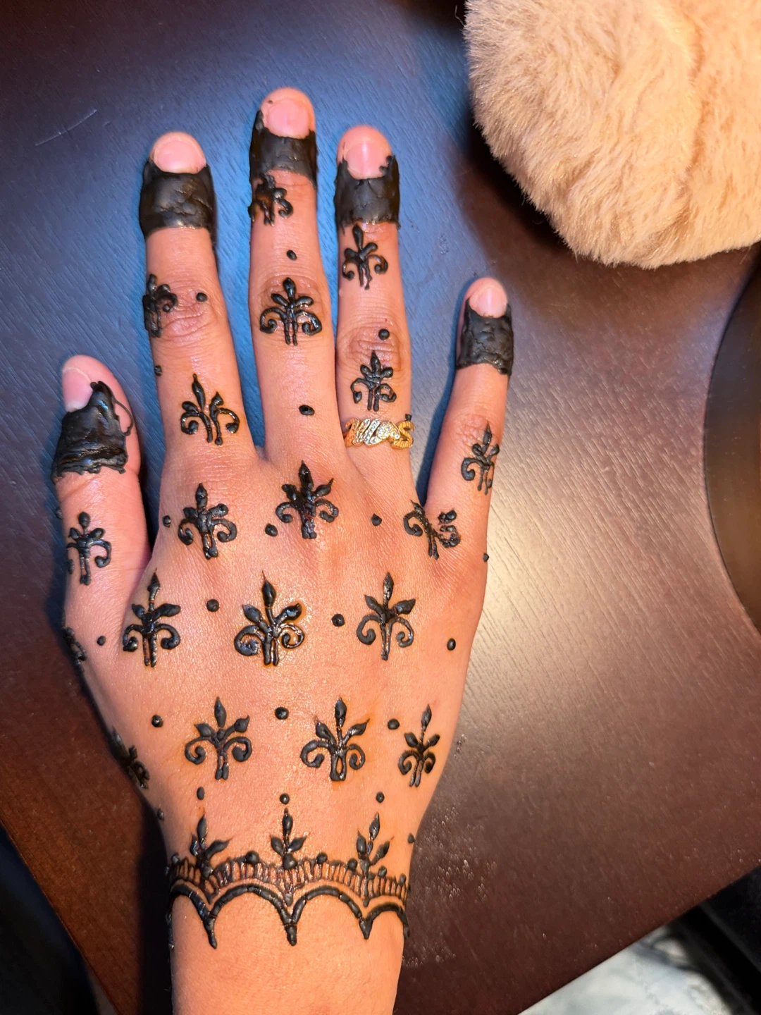 Henna design