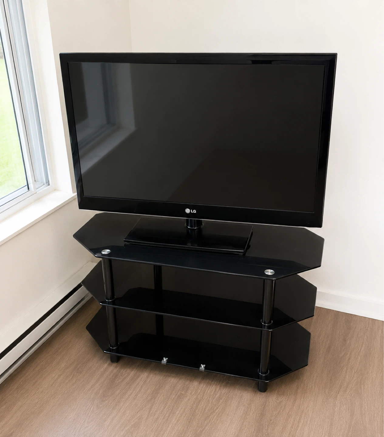 LG TV 42 inch with FREE Roku Streaming device