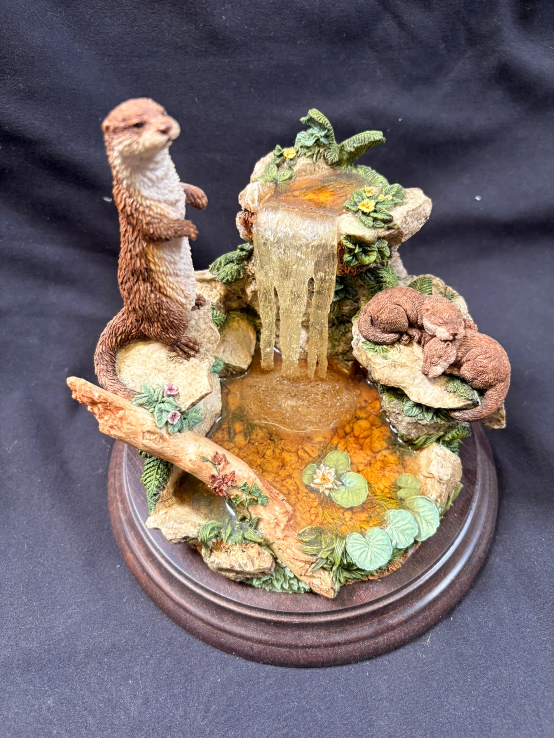 Country Artists Otter with Waterfall Figurine CA 569 - photo 2
