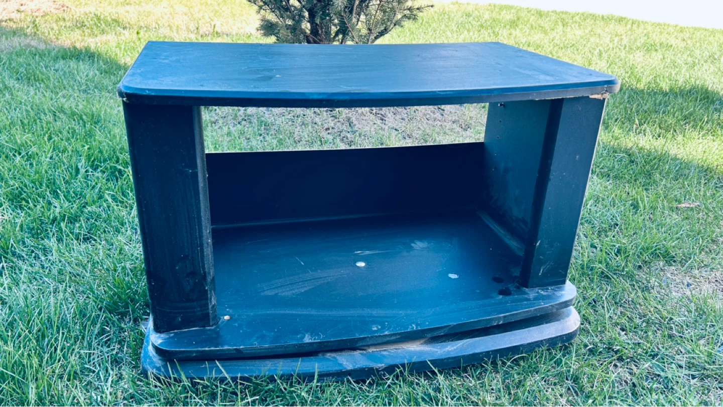 Free TV Stand / Cabinet – Restoration Project