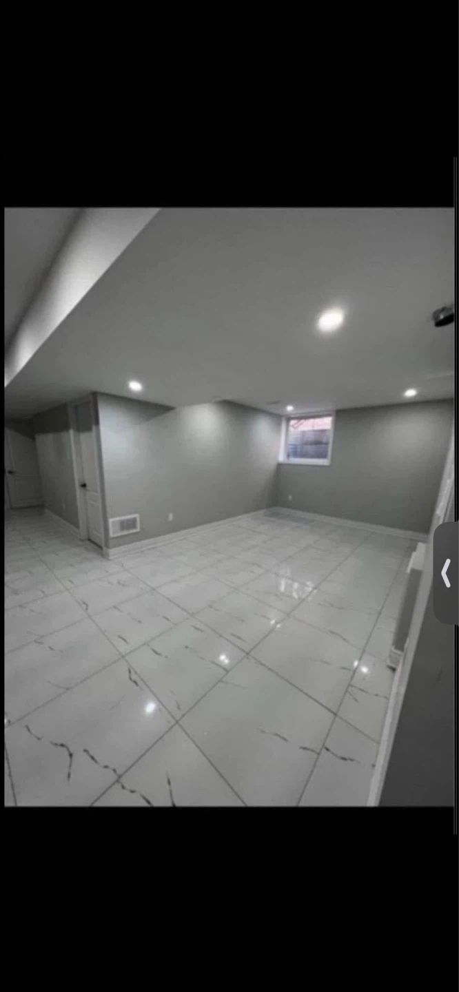 Shared room available for rent in basement - photo 3