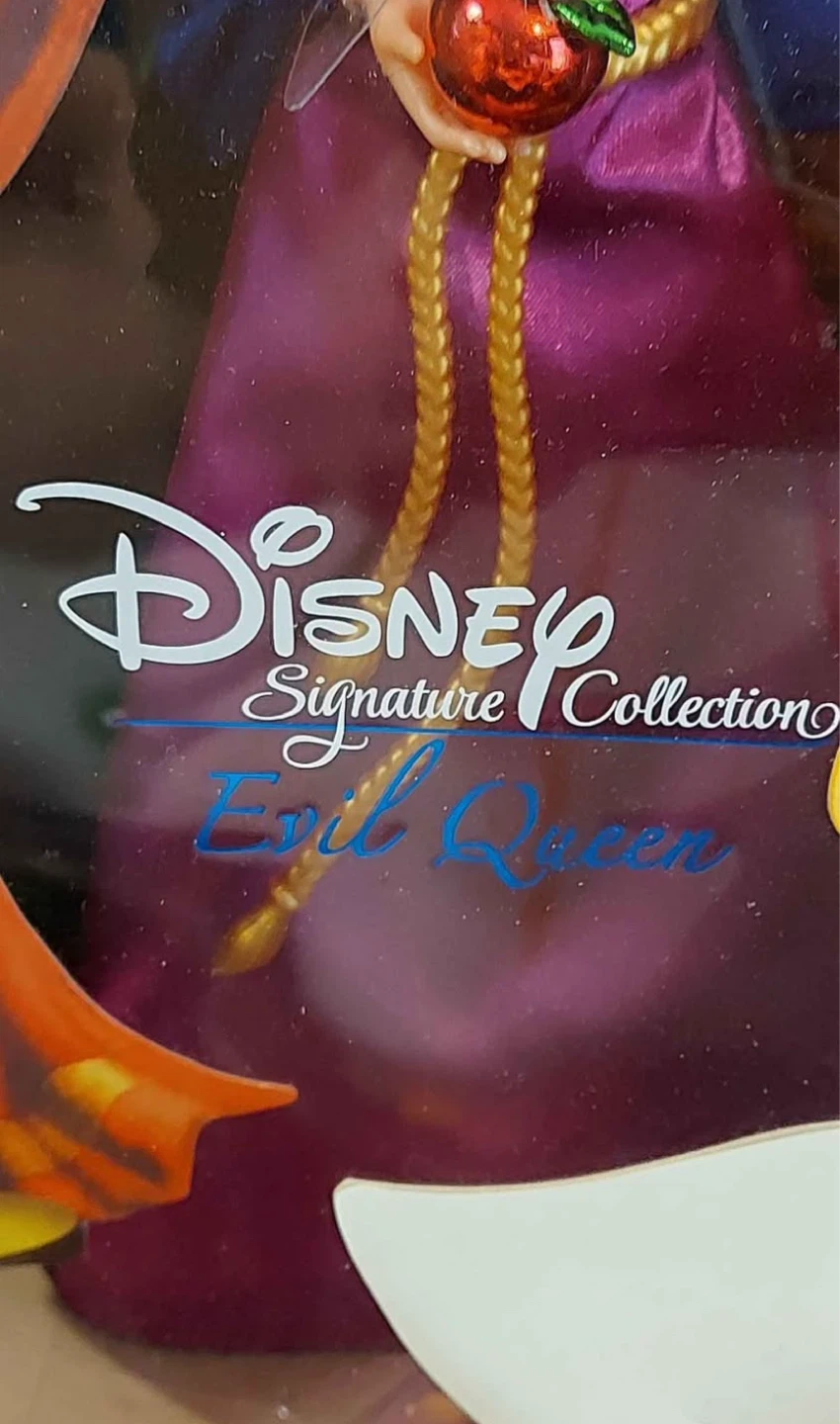 Disney Signature Collection Evil Queen Doll - photo 4