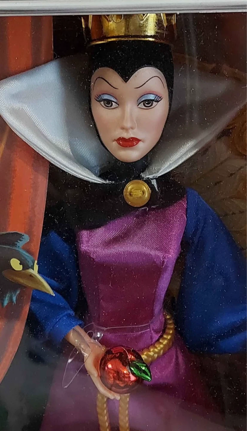 Disney Signature Collection Evil Queen Doll - photo 2