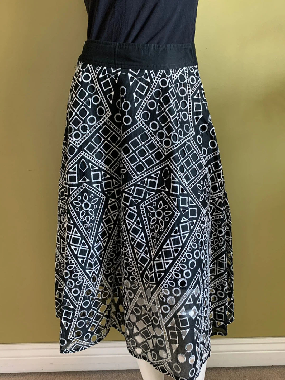 Black and white eyelid skirt