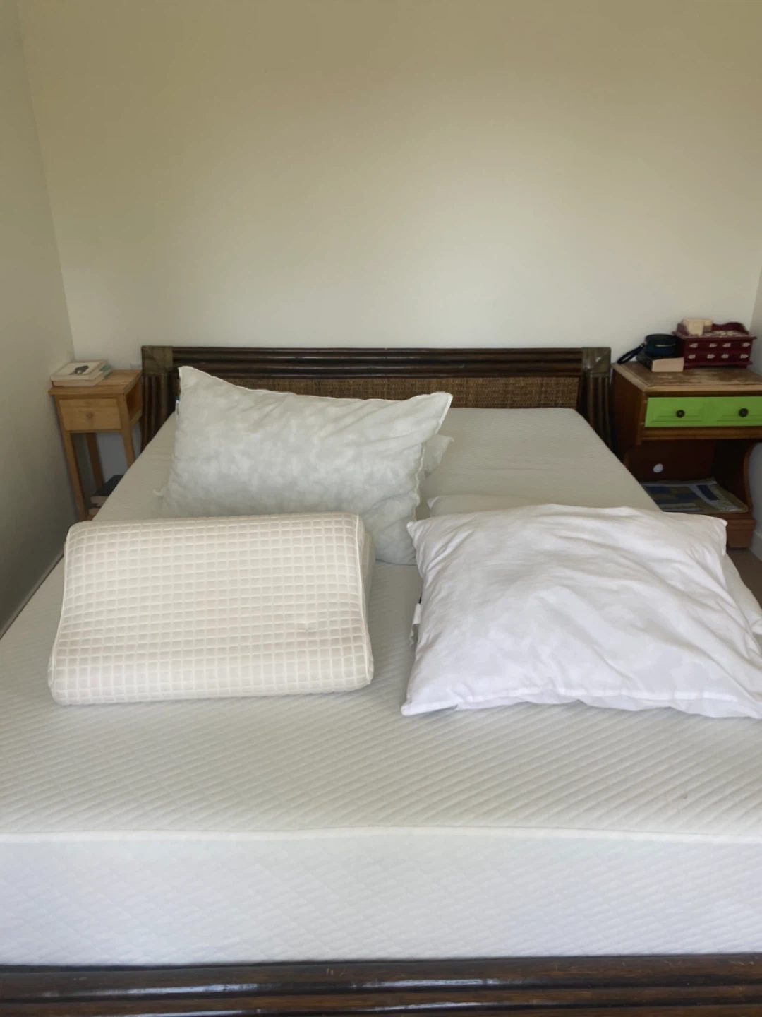 Queen Size Mattress with 6 pillows