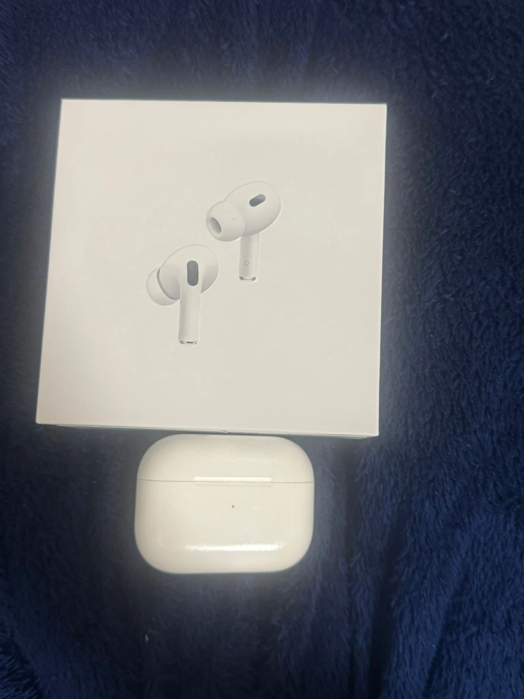Apple AirPods Pro (2nd Generation) with MagSafe Charging Case - photo 4