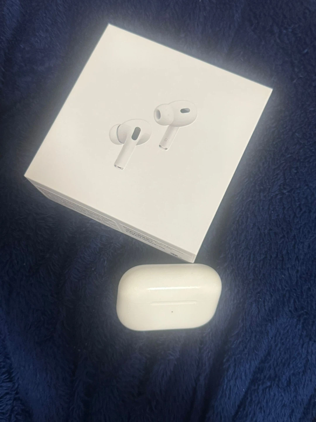 Apple AirPods Pro (2nd Generation) with MagSafe Charging Case - photo 2