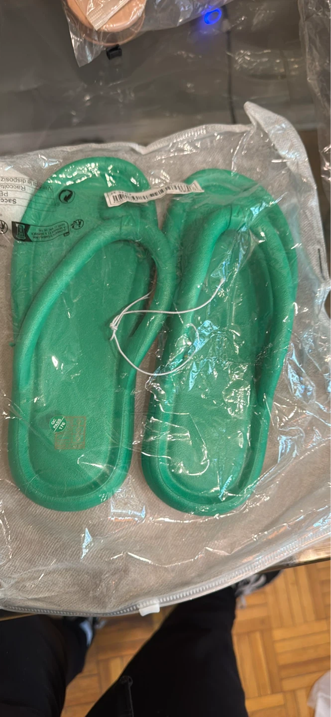 Green Flip Flops Size 7/8