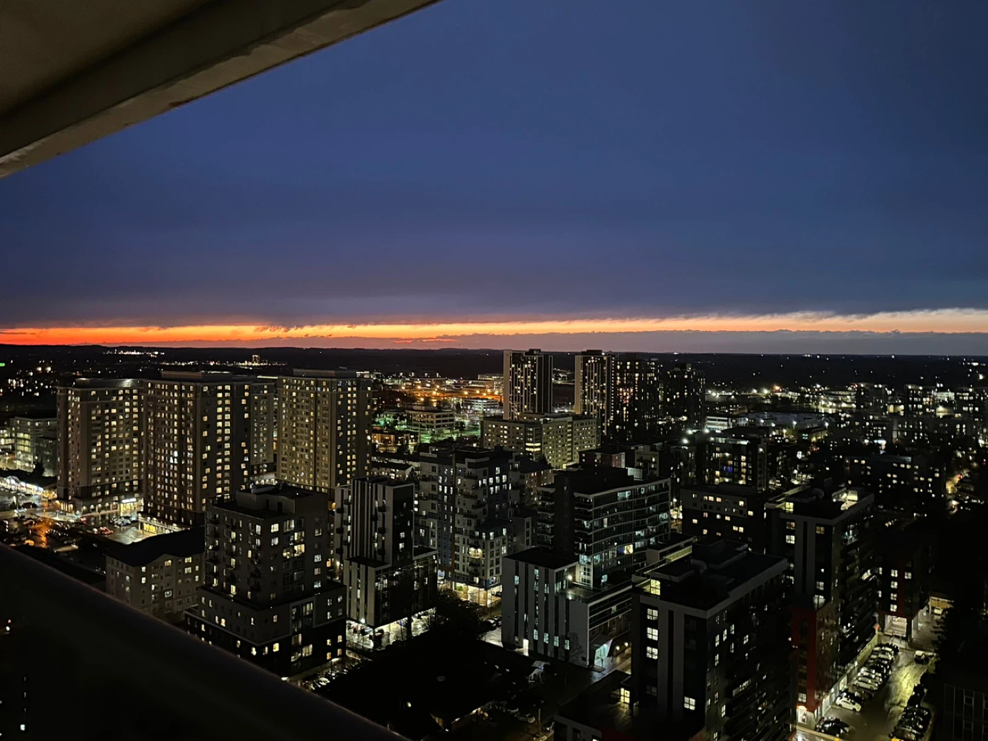 Apartment with a view of the city at sunset - photo 5
