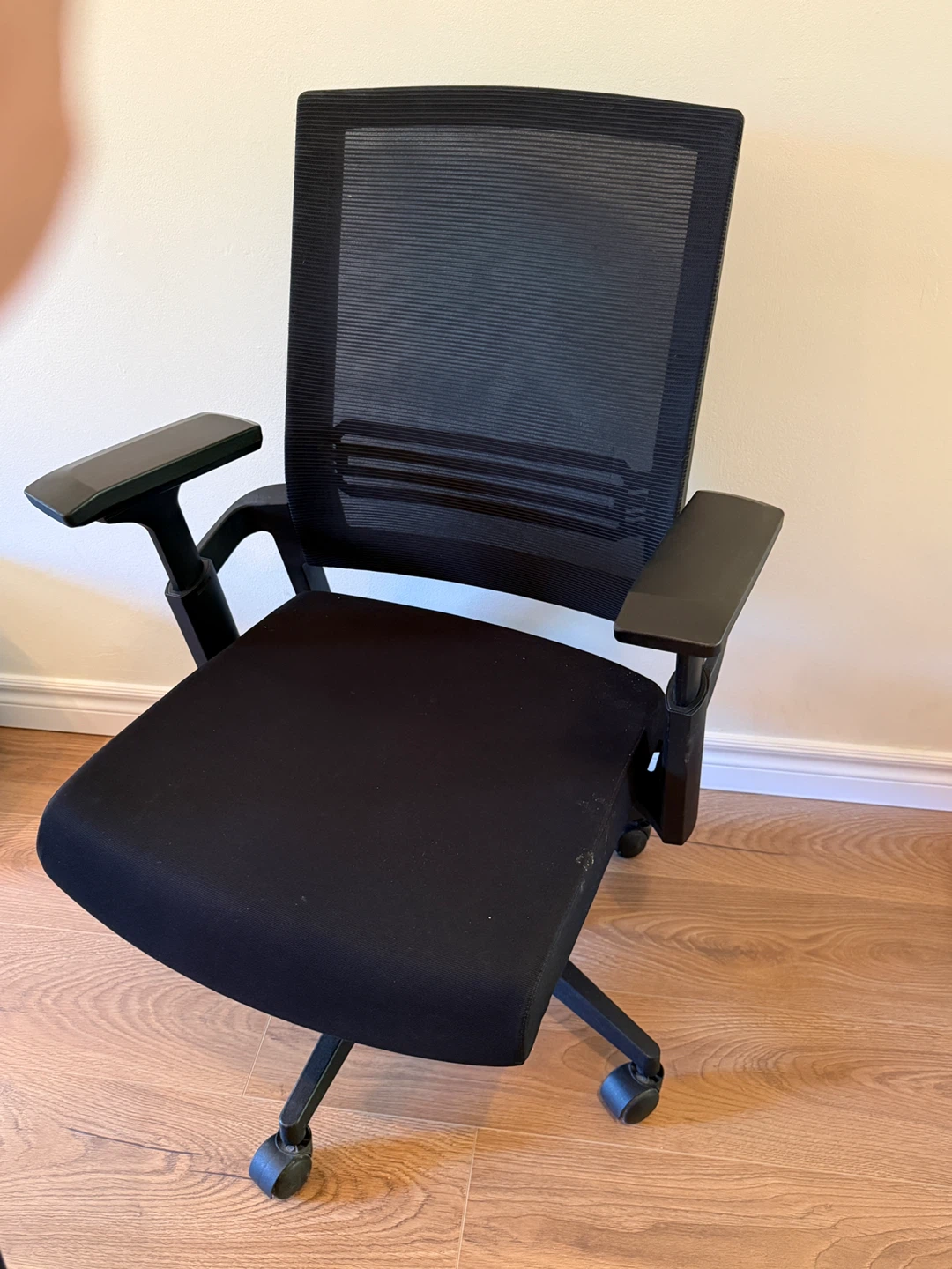 Black Mesh Office Chair - photo 2