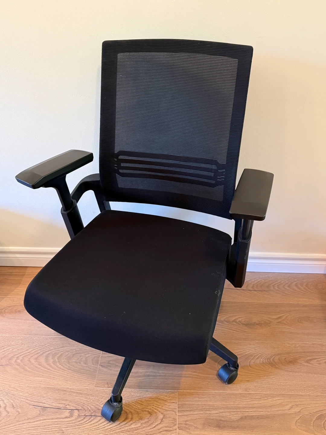 Black Mesh Office Chair - photo 3