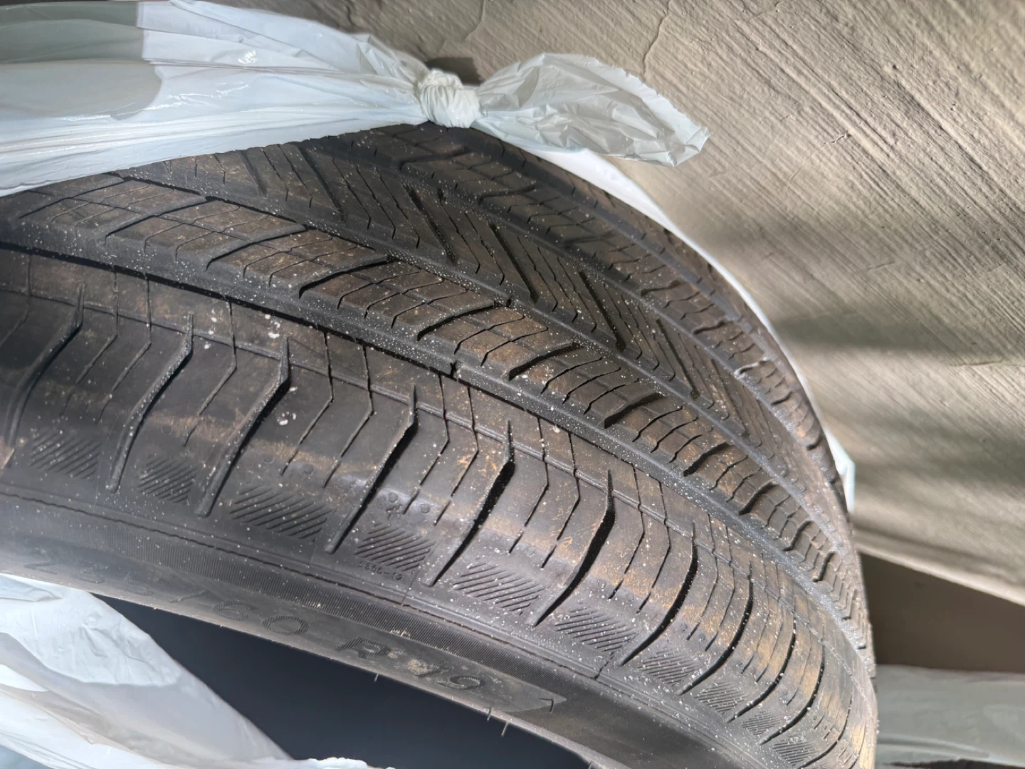 Michelin "Total Performance" 235/60 R19 All season Tire - photo 3