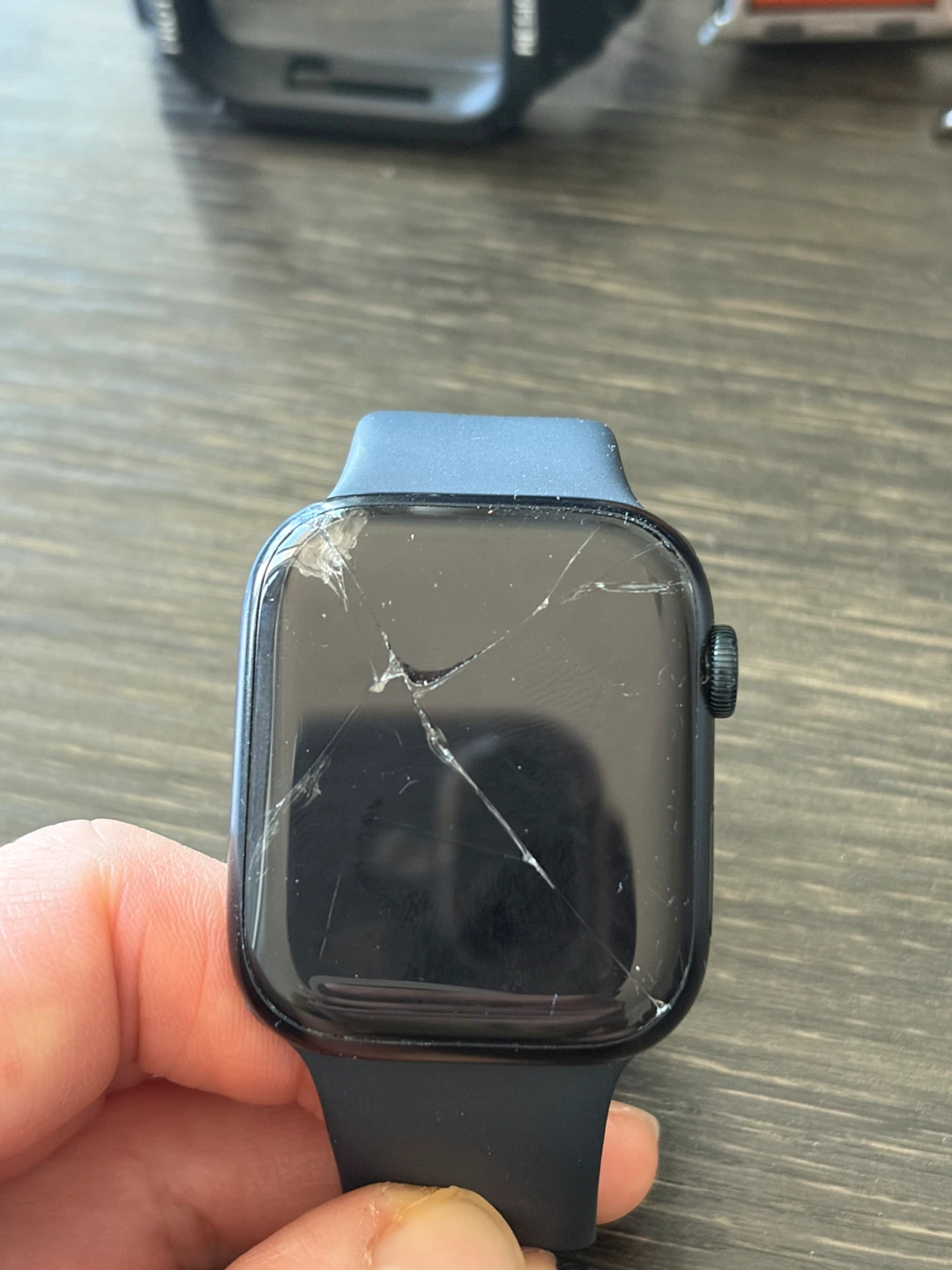 Apple Watch Series 8 45 mm- Cracked Screen