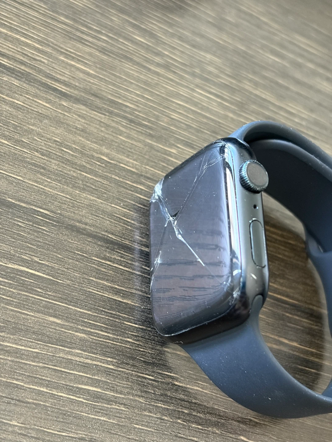 Apple Watch Series 8 45 mm- Cracked Screen - photo 4