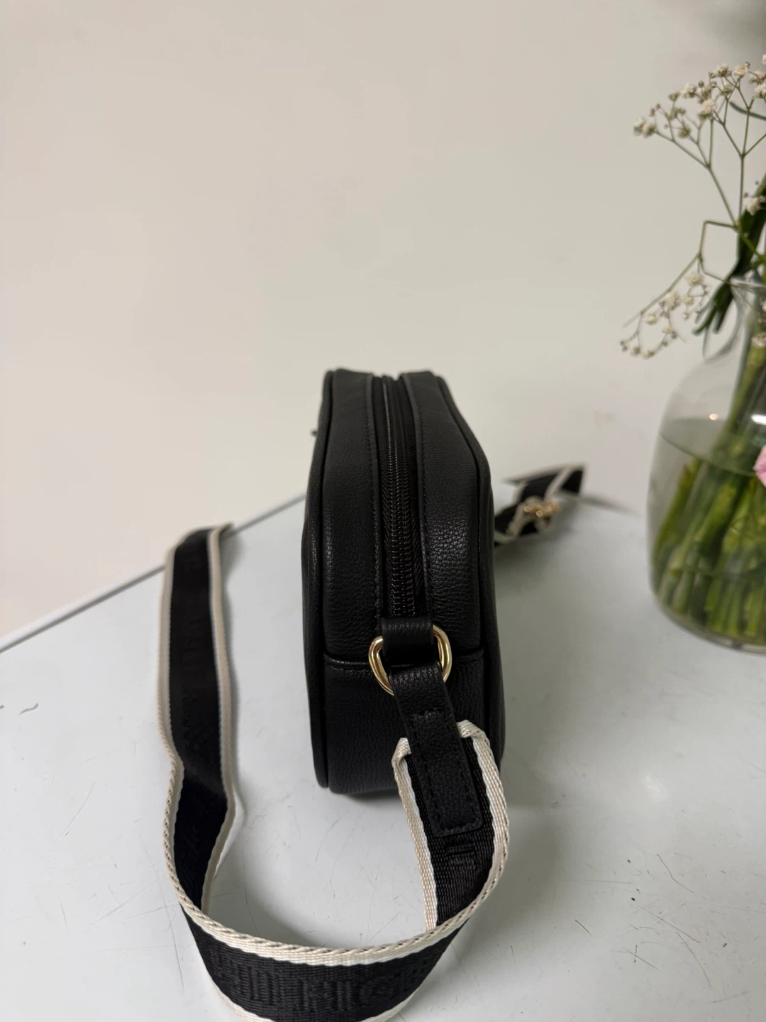 Tommy Hilfiger Black Camera Bag - photo 4