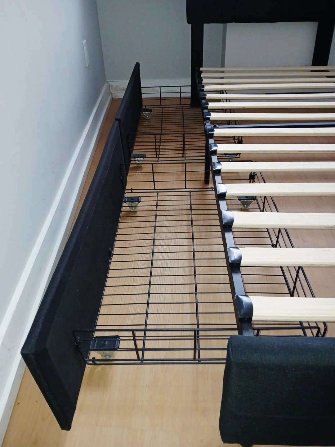 Bed frame - Queen size - photo 3