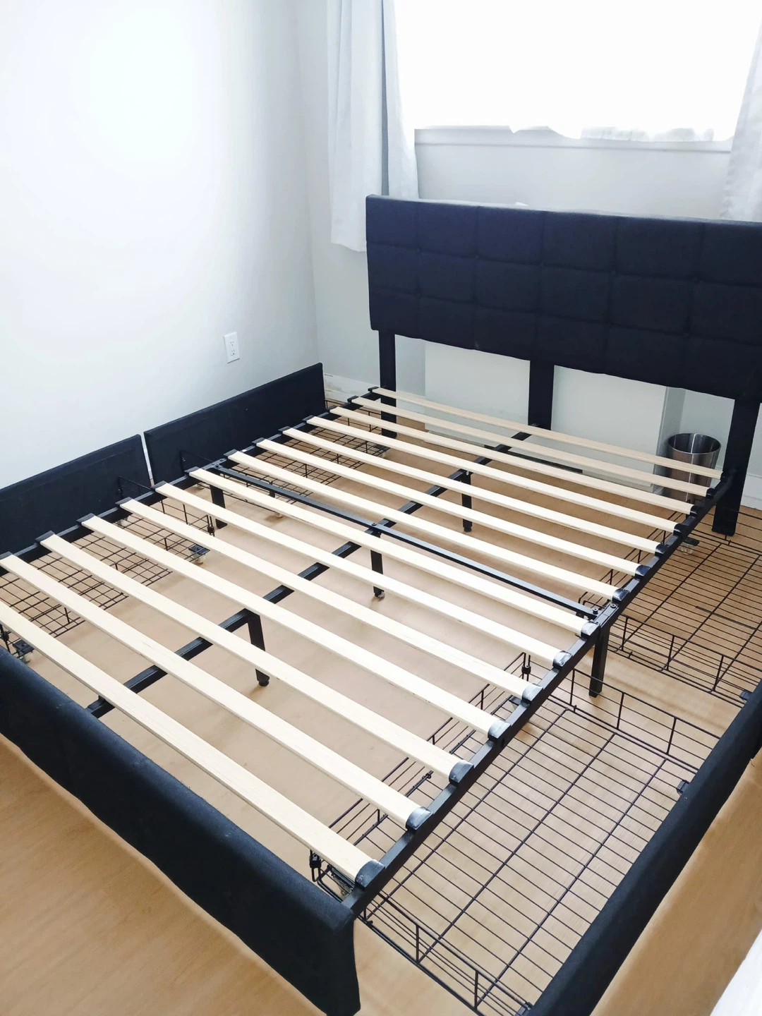 Bed frame - Queen size - photo 2