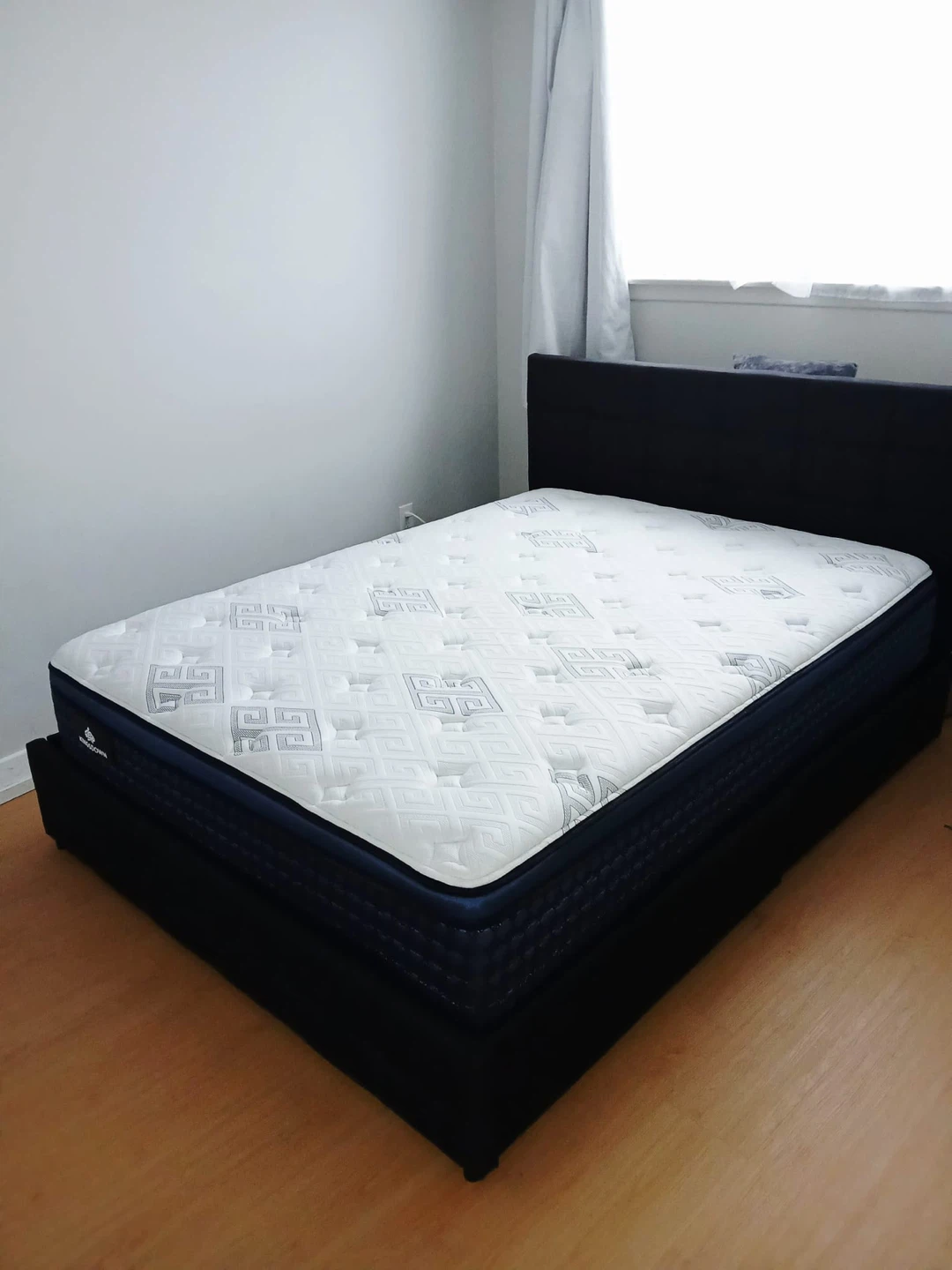 Bed frame - Queen size - photo 5