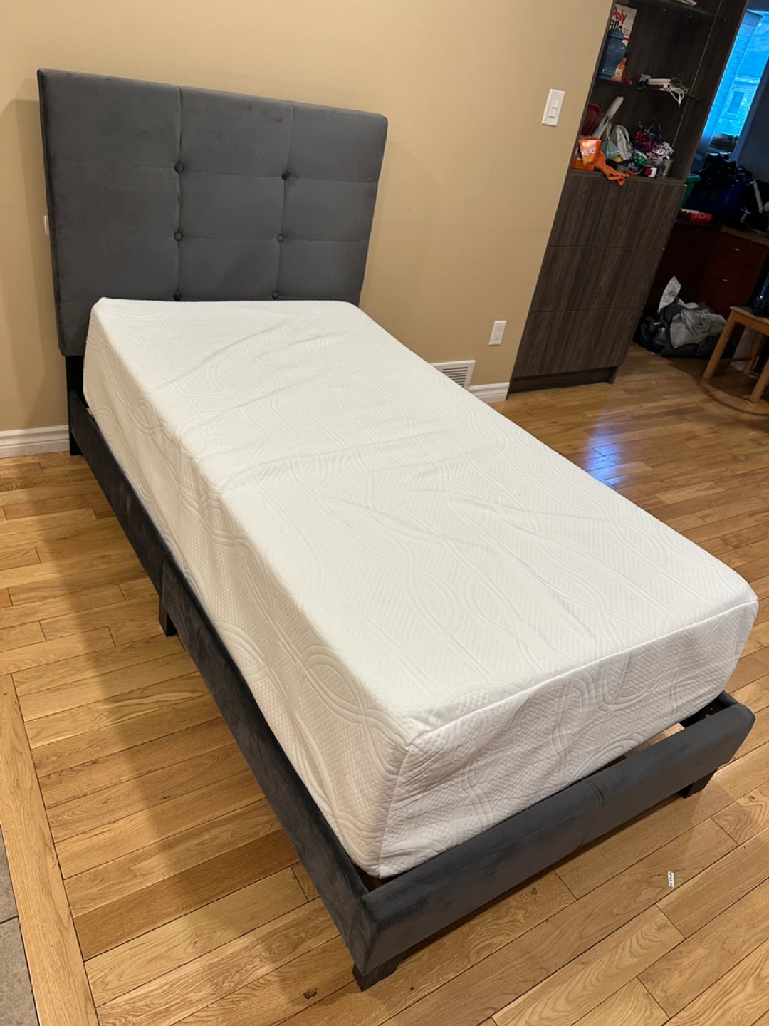 Modway Twin Size Modern Upholstered Bed Set (CAN DELIVER)