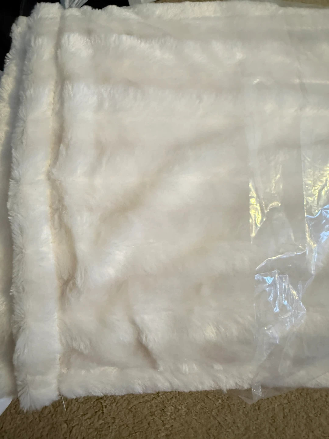 Therapedic Luxe Heated Throw Blanket 50x70 Inch Faux Fur White - photo 3
