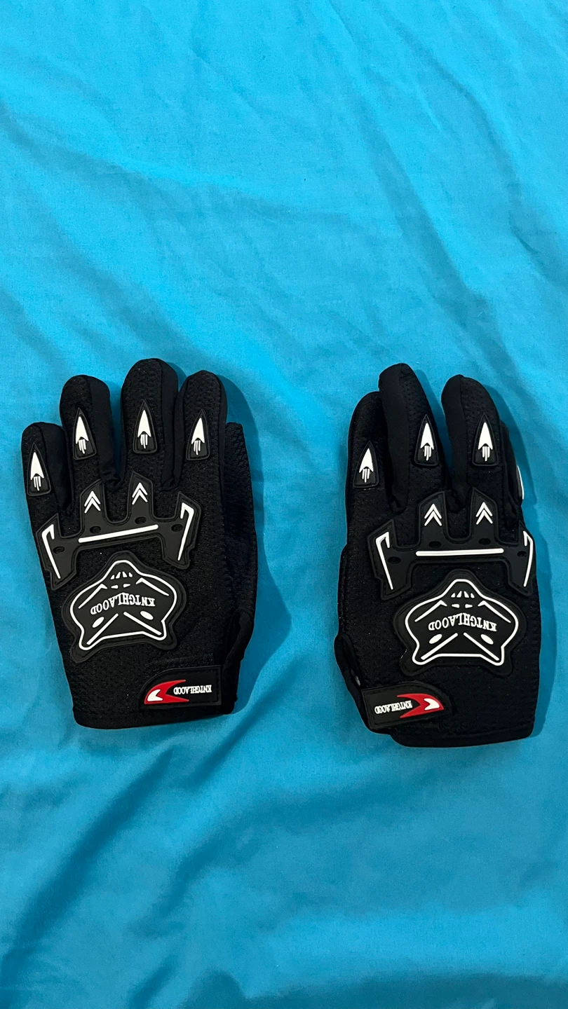 E-scootering and e-biking gloves for kids size small ages  7-10