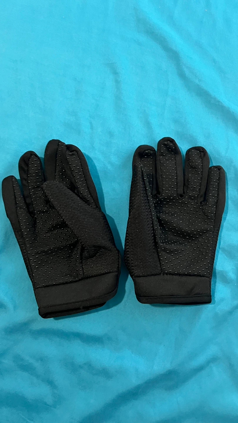 E-scootering and e-biking gloves for kids size small ages  7-10 - photo 2