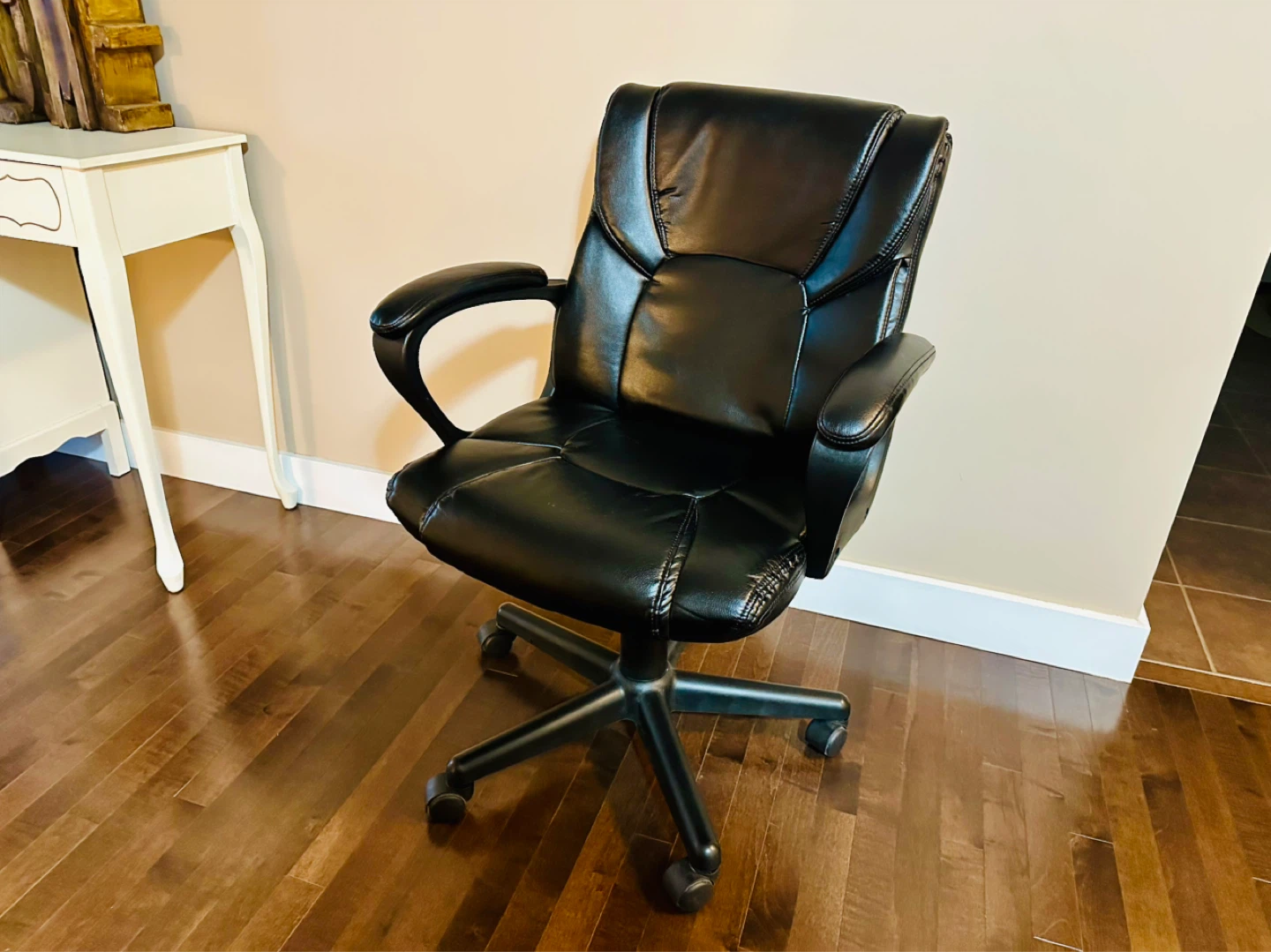 Staples Bonded Leather Task Chair-Black