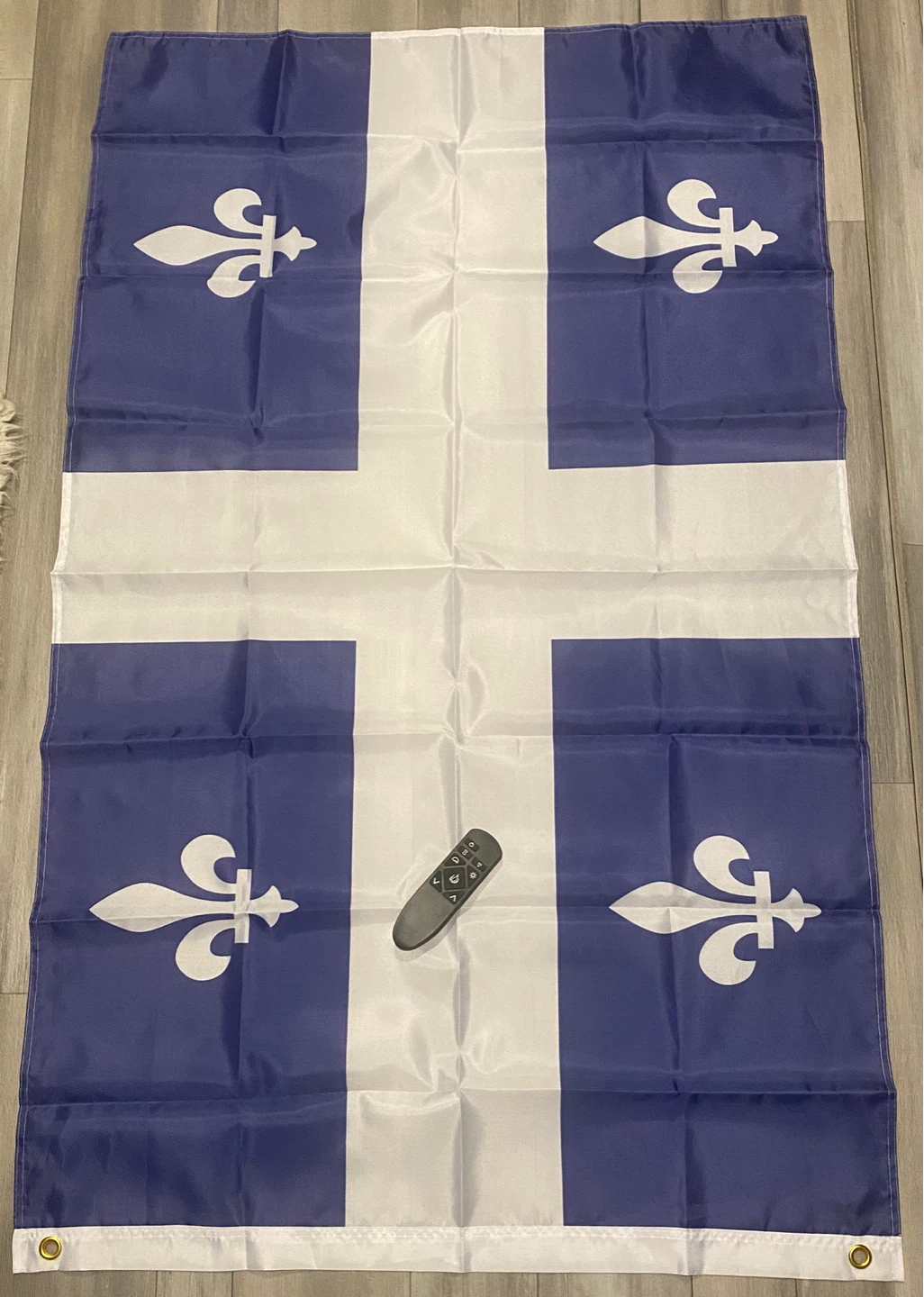 Free delivery Quebec Flag Fleur-de-lis