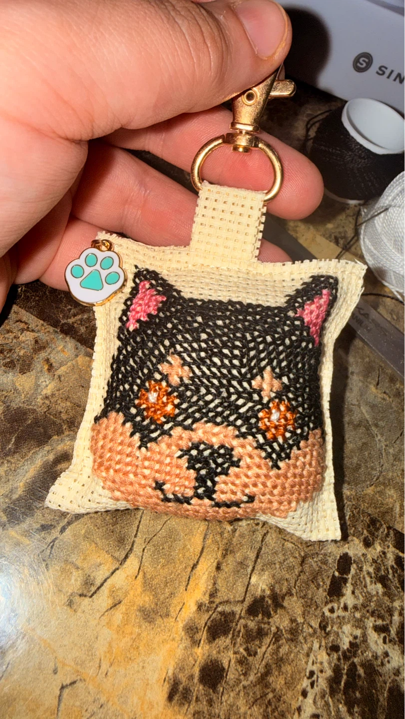 Handmade Cross-Stitch Cat Face Keychain - photo 3
