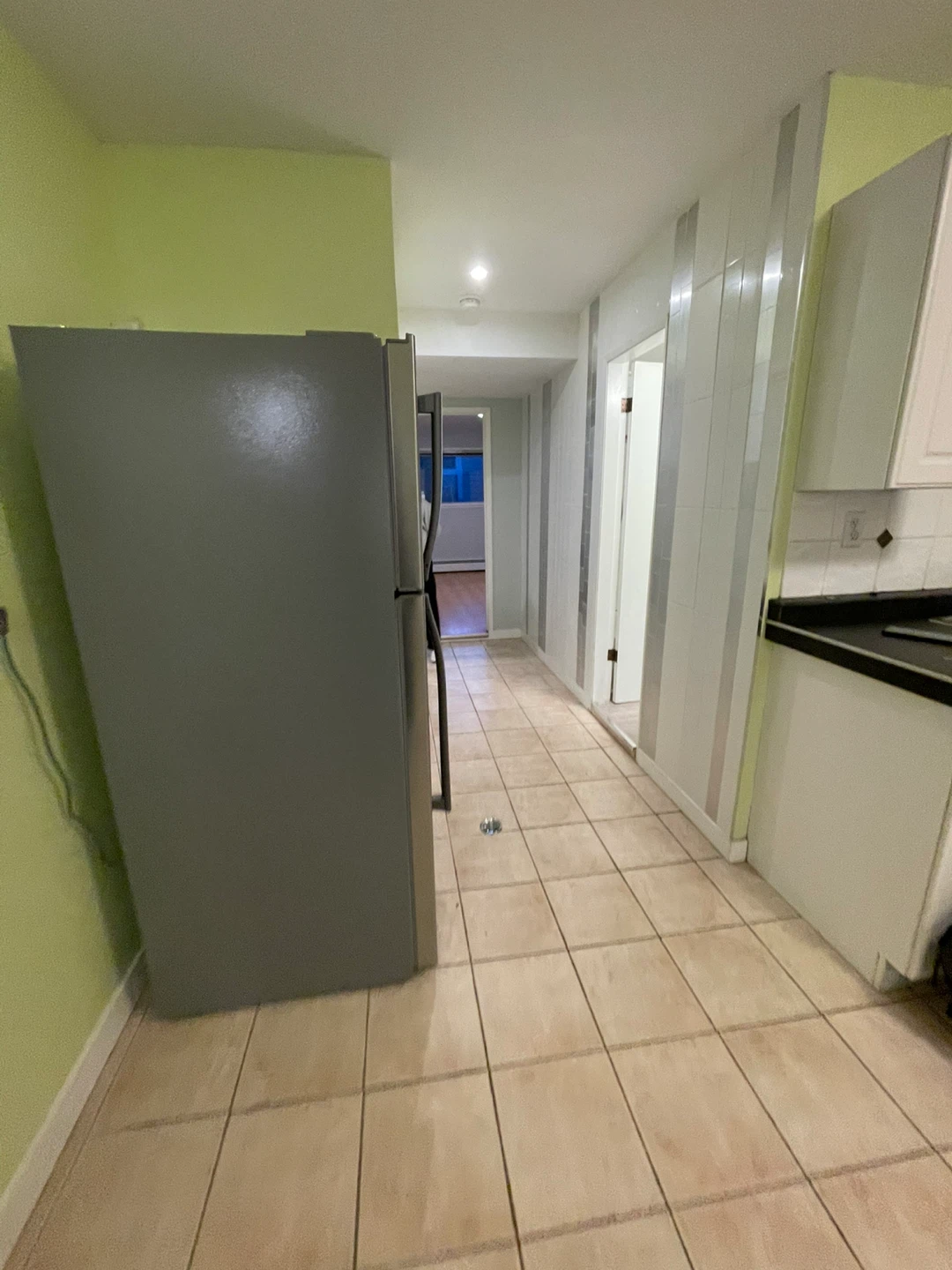 Private bedroom for rent, in a 2 bedroom 1 bath apartment. - photo 2