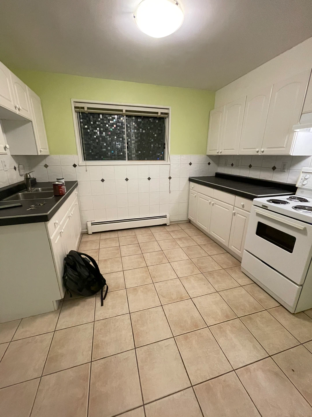Private bedroom for rent, in a 2 bedroom 1 bath apartment.