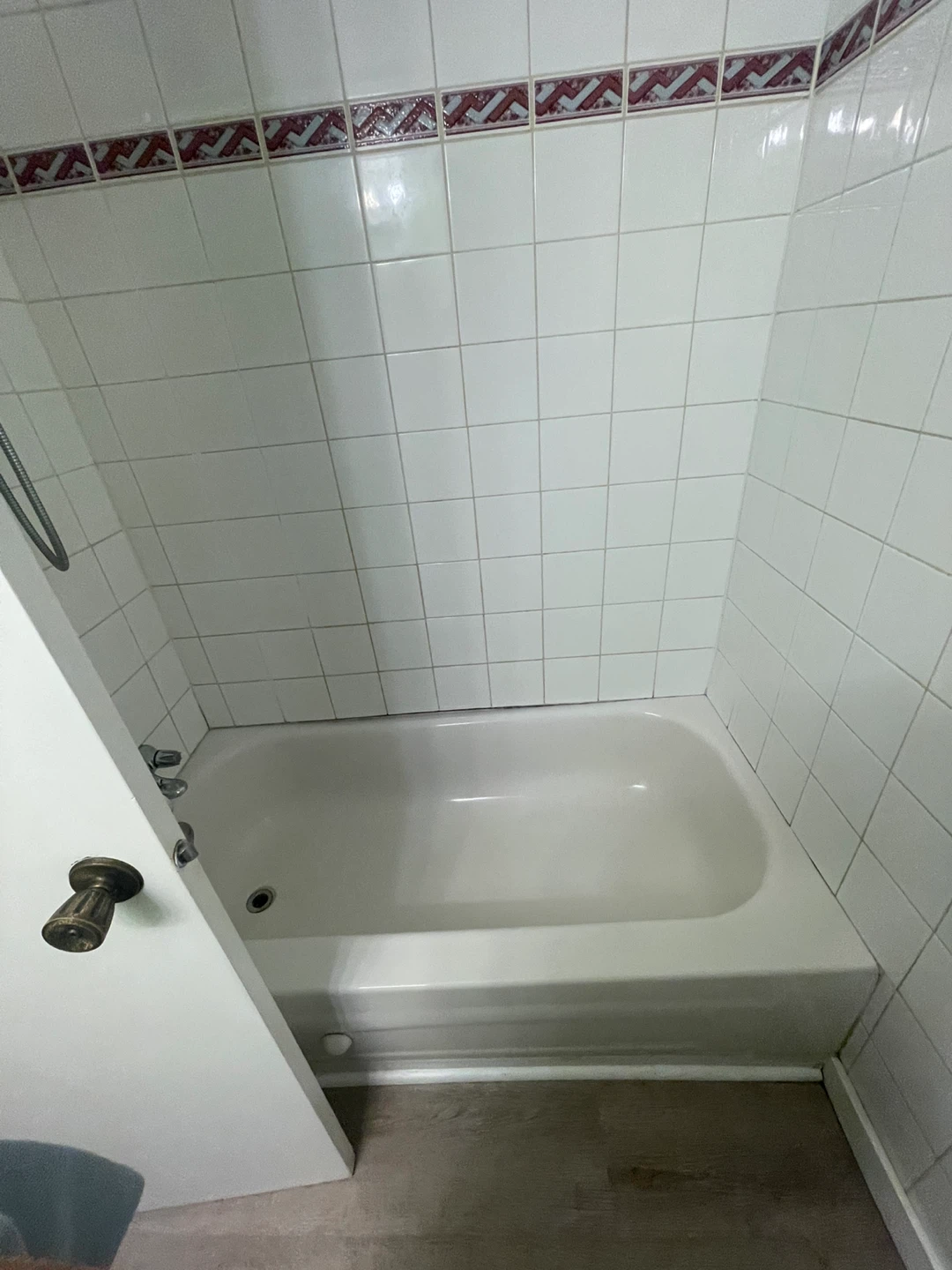 Private bedroom for rent, in a 2 bedroom 1 bath apartment. - photo 3